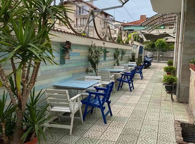 Lilia 2 Family Szálloda 2*