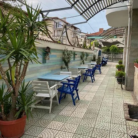 Lilia 2 Family Otel 2*